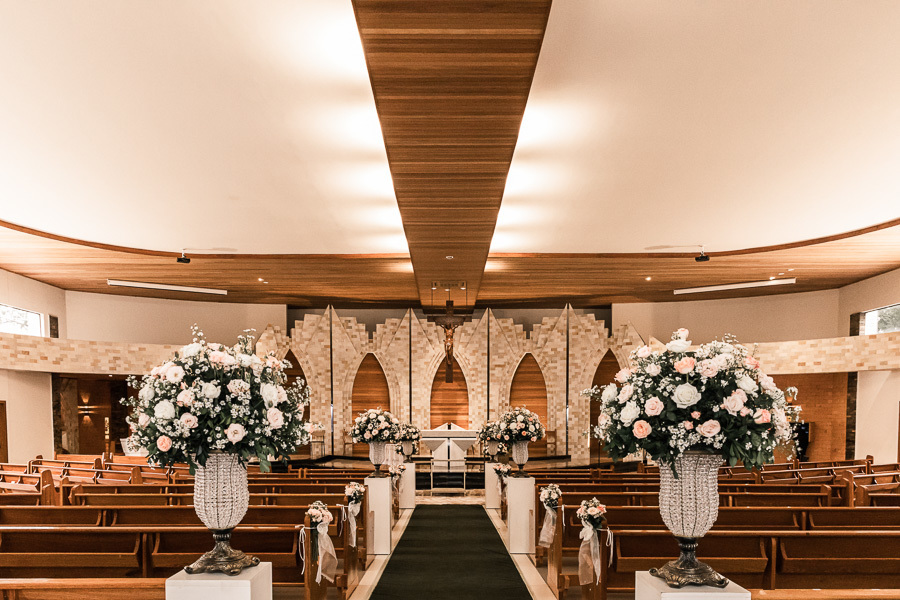 LINDO CASAMENTO CATOLICO REALIZADO NA PAROQUIA SÃO MIGUEL ARCANJO EM MARINGA PARANA E PRESIDIDA PELO PADRE RAFAEL MUITA EMOCAO ALEGRIA CHORO E RISADAS