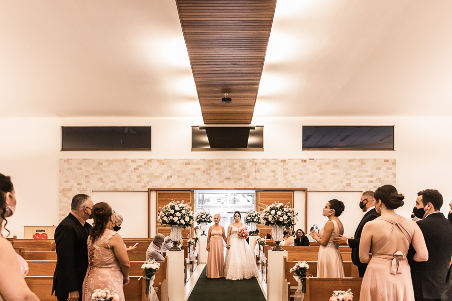 LINDO CASAMENTO CATOLICO REALIZADO NA PAROQUIA SÃO MIGUEL ARCANJO EM MARINGA PARANA E PRESIDIDA PELO PADRE RAFAEL MUITA EMOCAO ALEGRIA CHORO E RISADAS