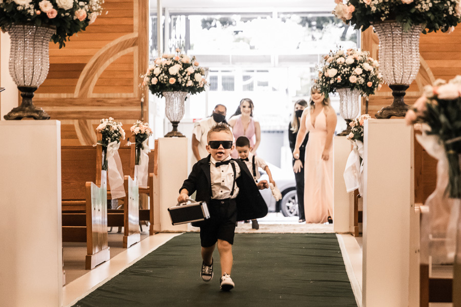 LINDO CASAMENTO CATOLICO REALIZADO NA PAROQUIA SÃO MIGUEL ARCANJO EM MARINGA PARANA E PRESIDIDA PELO PADRE RAFAEL MUITA EMOCAO ALEGRIA CHORO E RISADAS