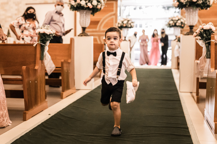 LINDO CASAMENTO CATOLICO REALIZADO NA PAROQUIA SÃO MIGUEL ARCANJO EM MARINGA PARANA E PRESIDIDA PELO PADRE RAFAEL MUITA EMOCAO ALEGRIA CHORO E RISADAS
