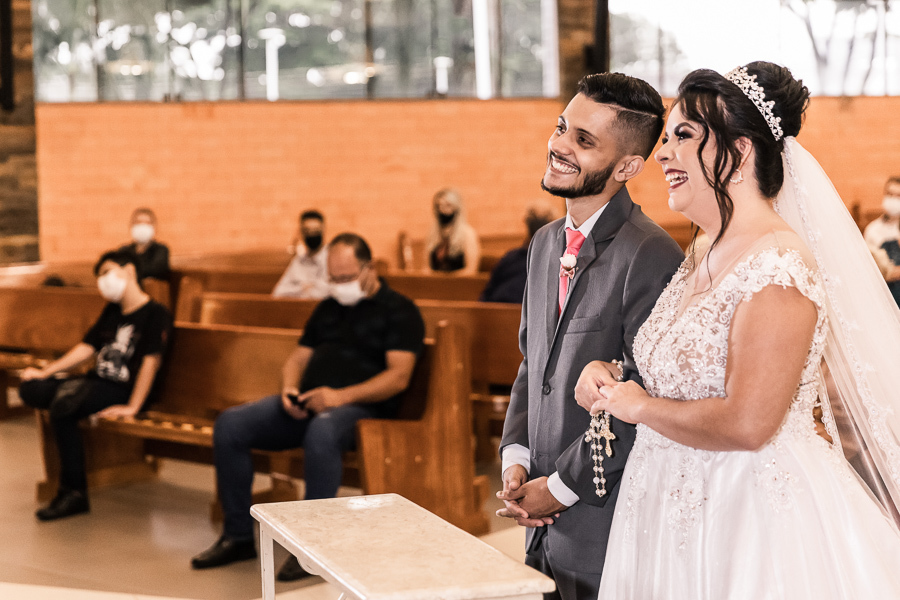 LINDO CASAMENTO CATOLICO REALIZADO NA PAROQUIA SÃO MIGUEL ARCANJO EM MARINGA PARANA E PRESIDIDA PELO PADRE RAFAEL MUITA EMOCAO ALEGRIA CHORO E RISADAS