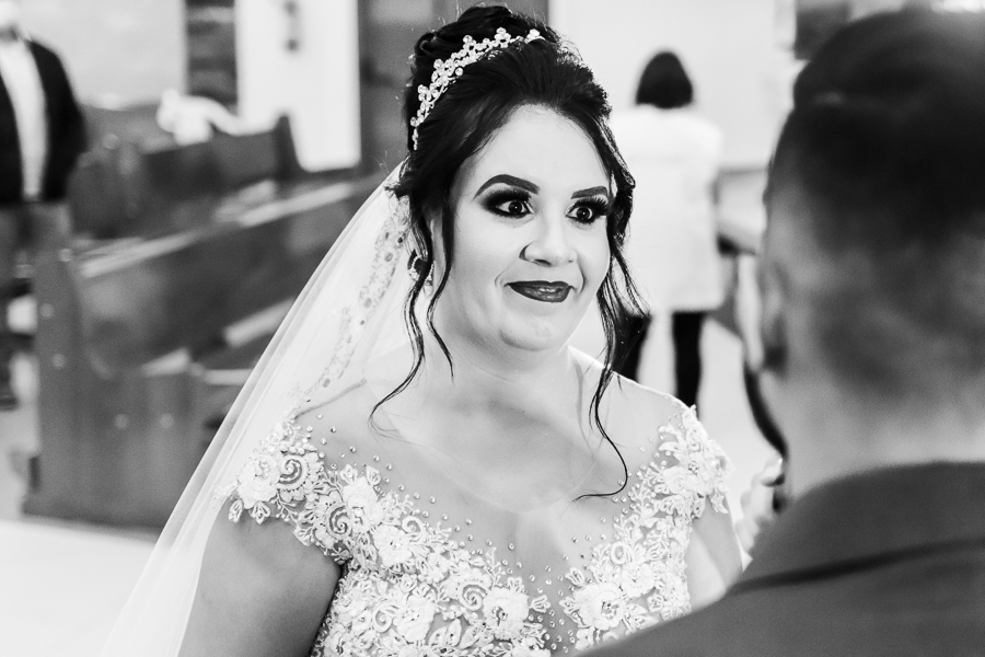 LINDO CASAMENTO CATOLICO REALIZADO NA PAROQUIA SÃO MIGUEL ARCANJO EM MARINGA PARANA E PRESIDIDA PELO PADRE RAFAEL MUITA EMOCAO ALEGRIA CHORO E RISADAS