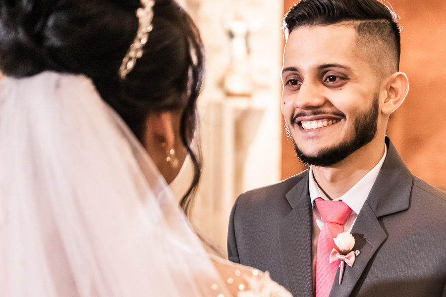 LINDO CASAMENTO CATOLICO REALIZADO NA PAROQUIA SÃO MIGUEL ARCANJO EM MARINGA PARANA E PRESIDIDA PELO PADRE RAFAEL MUITA EMOCAO ALEGRIA CHORO E RISADAS
