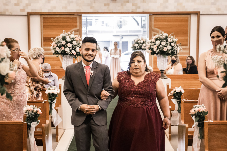 LINDO CASAMENTO CATOLICO REALIZADO NA PAROQUIA SÃO MIGUEL ARCANJO EM MARINGA PARANA E PRESIDIDA PELO PADRE RAFAEL MUITA EMOCAO ALEGRIA CHORO E RISADAS
