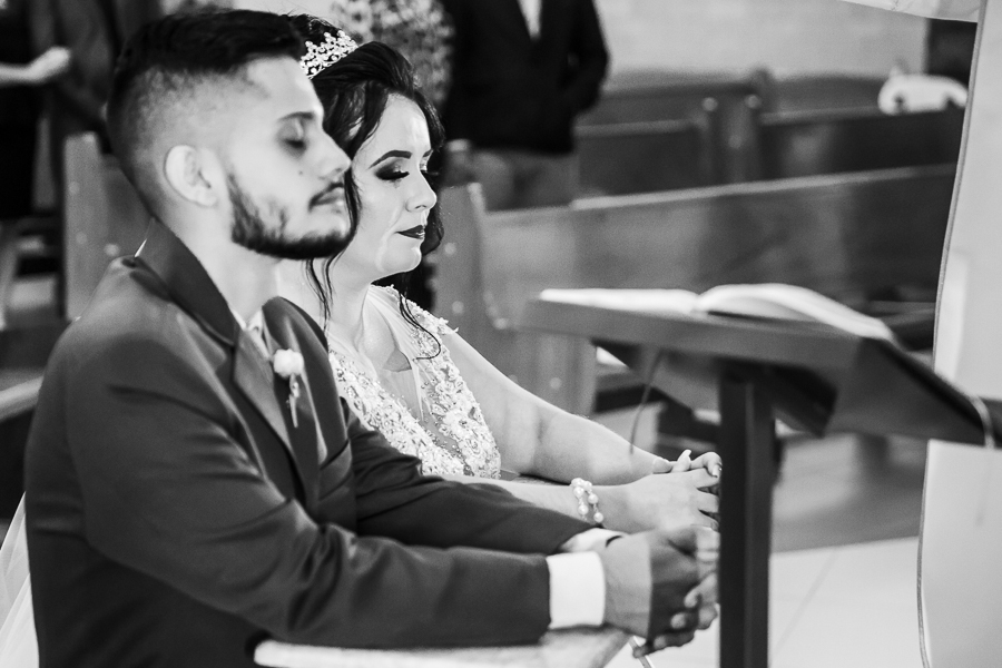 LINDO CASAMENTO CATOLICO REALIZADO NA PAROQUIA SÃO MIGUEL ARCANJO EM MARINGA PARANA E PRESIDIDA PELO PADRE RAFAEL MUITA EMOCAO ALEGRIA CHORO E RISADAS