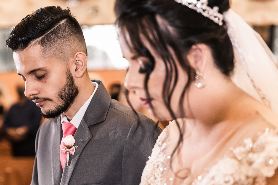 LINDO CASAMENTO CATOLICO REALIZADO NA PAROQUIA SÃO MIGUEL ARCANJO EM MARINGA PARANA E PRESIDIDA PELO PADRE RAFAEL MUITA EMOCAO ALEGRIA CHORO E RISADAS