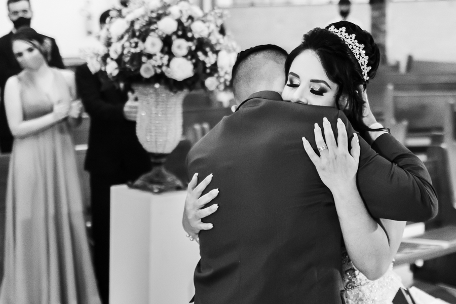 LINDO CASAMENTO CATOLICO REALIZADO NA PAROQUIA SÃO MIGUEL ARCANJO EM MARINGA PARANA E PRESIDIDA PELO PADRE RAFAEL MUITA EMOCAO ALEGRIA CHORO E RISADAS