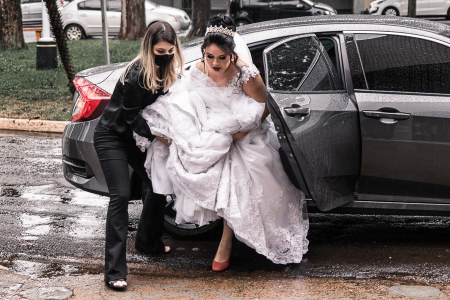 LINDO CASAMENTO CATOLICO REALIZADO NA PAROQUIA SÃO MIGUEL ARCANJO EM MARINGA PARANA E PRESIDIDA PELO PADRE RAFAEL MUITA EMOCAO ALEGRIA CHORO E RISADAS