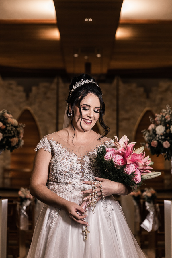 LINDO CASAMENTO CATOLICO REALIZADO NA PAROQUIA SÃO MIGUEL ARCANJO EM MARINGA PARANA E PRESIDIDA PELO PADRE RAFAEL MUITA EMOCAO ALEGRIA CHORO E RISADAS
