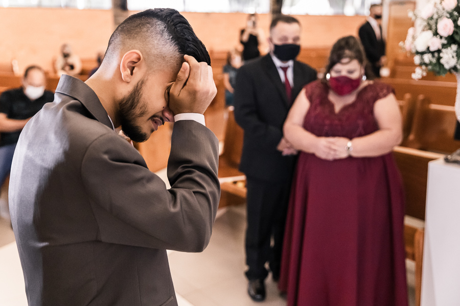 LINDO CASAMENTO CATOLICO REALIZADO NA PAROQUIA SÃO MIGUEL ARCANJO EM MARINGA PARANA E PRESIDIDA PELO PADRE RAFAEL MUITA EMOCAO ALEGRIA CHORO E RISADAS