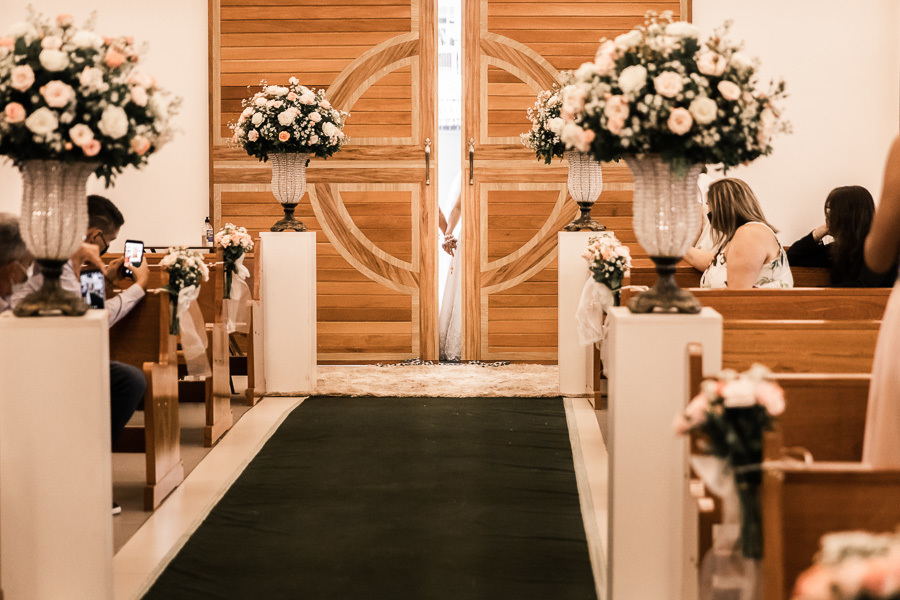 LINDO CASAMENTO CATOLICO REALIZADO NA PAROQUIA SÃO MIGUEL ARCANJO EM MARINGA PARANA E PRESIDIDA PELO PADRE RAFAEL MUITA EMOCAO ALEGRIA CHORO E RISADAS