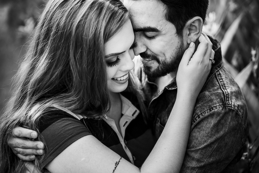 ENSAIO PRE CASAMENTO OU PRE WEDDING REALIZADO NO EDEN GARDEN FOTOGRAFIA EM MARINGA NO PARANA