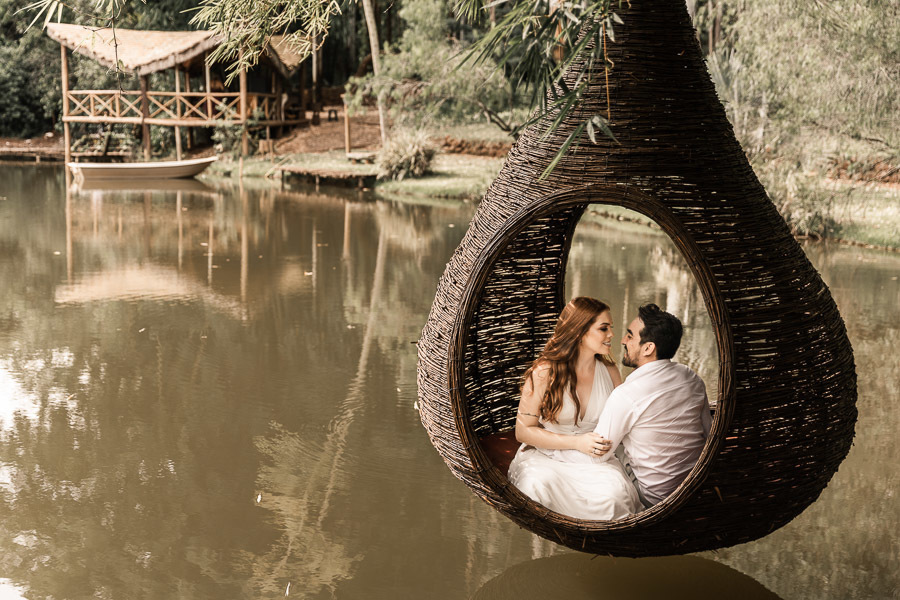 ENSAIO PRE CASAMENTO OU PRE WEDDING REALIZADO NO EDEN GARDEN FOTOGRAFIA EM MARINGA NO PARANA