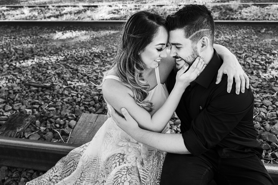 ENSAIO PRE CASAMENTO REALIZADO EM UMA LINHA DO TREM EM MARINGA NO PARANA