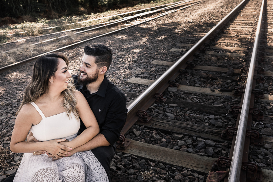 ENSAIO PRE CASAMENTO REALIZADO EM UMA LINHA DO TREM EM MARINGA NO PARANA