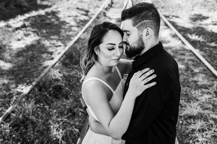 ENSAIO PRE CASAMENTO REALIZADO EM UMA LINHA DO TREM EM MARINGA NO PARANA