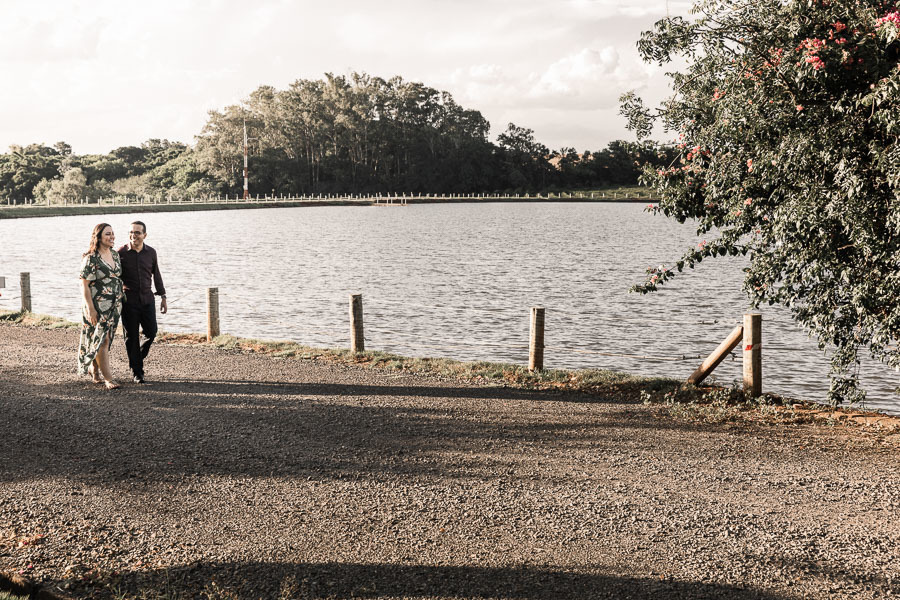 ENSAIO PRE CASAMENTO OU PRE WEDDING REALIZADO NA REPRESA SENDESKI EM IGUARACU NO PARANA ENSAIO NA FAZENDA RECANTO DAS AGUIAS