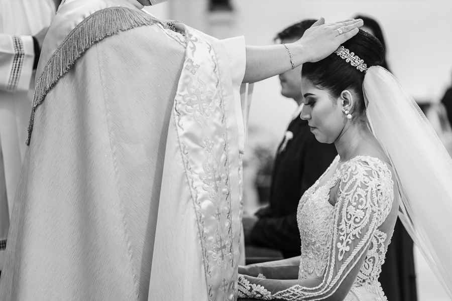 CERIMONIA DE CASAMENTO CATOLICA REALIZADO NA PAROQUIA NOSSA SENHORA APARECIDA EM MANDAGUARI PARANA E FOTOGRAFADO POR LUCAS DREHER E ALINE DREHER