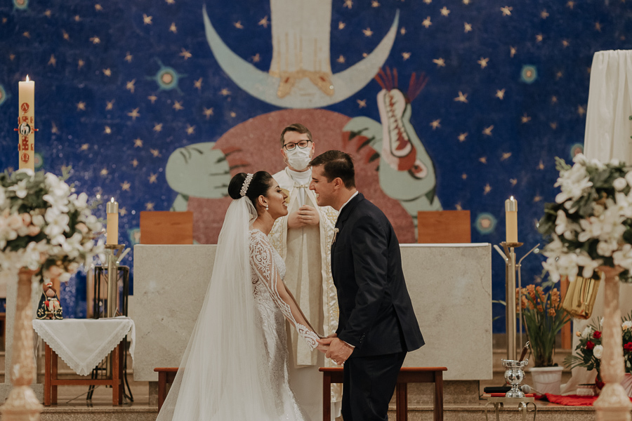 CERIMONIA DE CASAMENTO CATOLICA REALIZADO NA PAROQUIA NOSSA SENHORA APARECIDA EM MANDAGUARI PARANA E FOTOGRAFADO POR LUCAS DREHER E ALINE DREHER