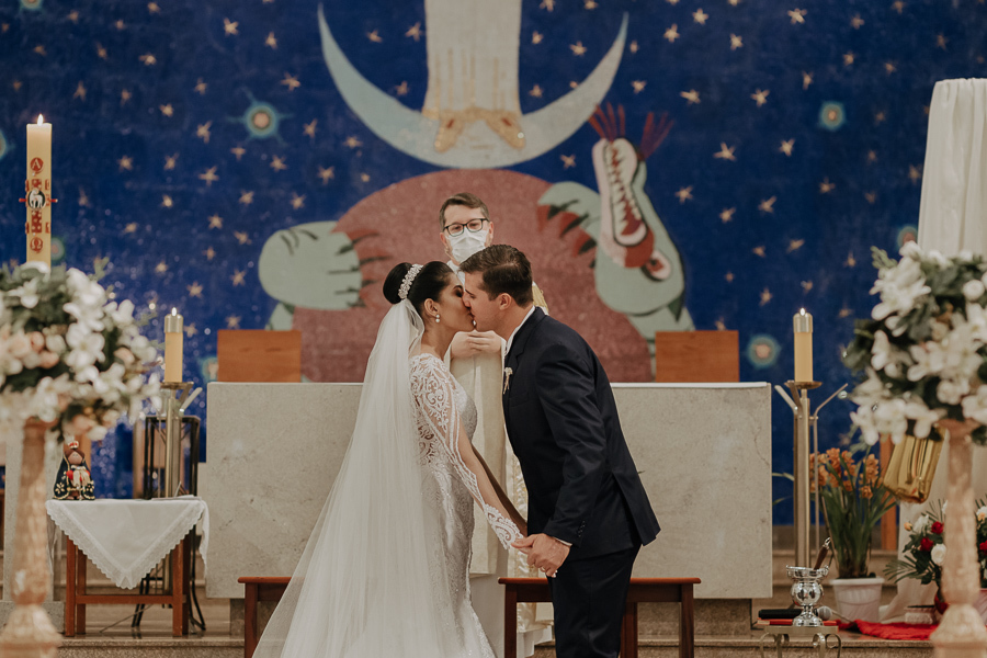 CERIMONIA DE CASAMENTO CATOLICA REALIZADO NA PAROQUIA NOSSA SENHORA APARECIDA EM MANDAGUARI PARANA E FOTOGRAFADO POR LUCAS DREHER E ALINE DREHER
