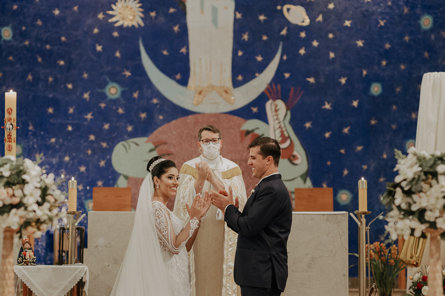 CERIMONIA DE CASAMENTO CATOLICA REALIZADO NA PAROQUIA NOSSA SENHORA APARECIDA EM MANDAGUARI PARANA E FOTOGRAFADO POR LUCAS DREHER E ALINE DREHER