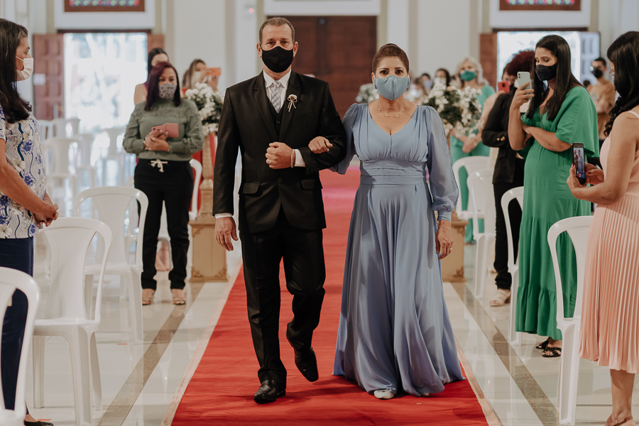 CERIMONIA DE CASAMENTO CATOLICA REALIZADO NA PAROQUIA NOSSA SENHORA APARECIDA EM MANDAGUARI PARANA E FOTOGRAFADO POR LUCAS DREHER E ALINE DREHER