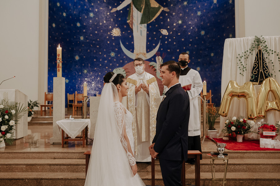 CERIMONIA DE CASAMENTO CATOLICA REALIZADO NA PAROQUIA NOSSA SENHORA APARECIDA EM MANDAGUARI PARANA E FOTOGRAFADO POR LUCAS DREHER E ALINE DREHER