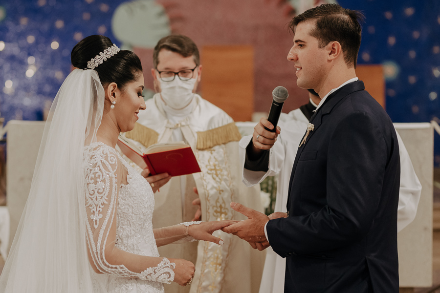 CERIMONIA DE CASAMENTO CATOLICA REALIZADO NA PAROQUIA NOSSA SENHORA APARECIDA EM MANDAGUARI PARANA E FOTOGRAFADO POR LUCAS DREHER E ALINE DREHER