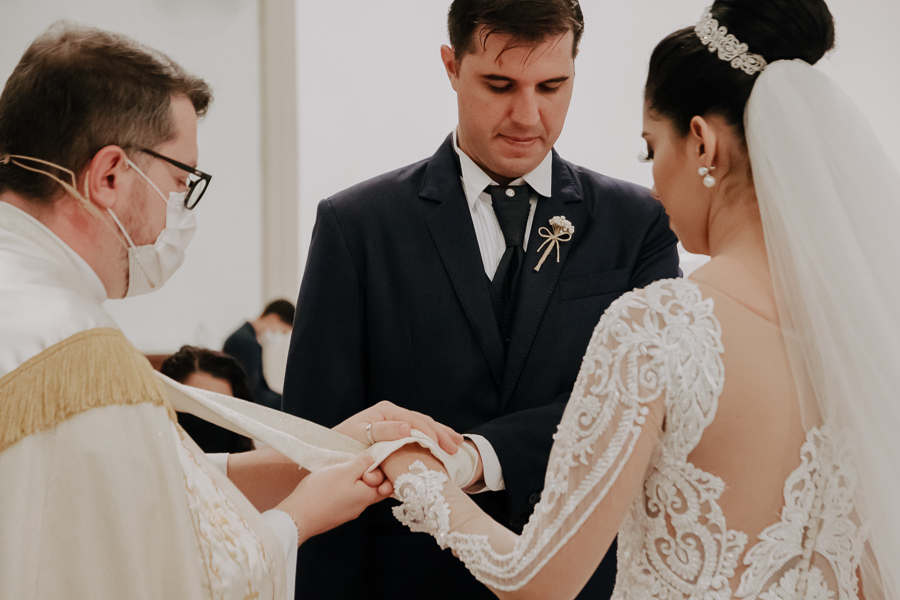 CERIMONIA DE CASAMENTO CATOLICA REALIZADO NA PAROQUIA NOSSA SENHORA APARECIDA EM MANDAGUARI PARANA E FOTOGRAFADO POR LUCAS DREHER E ALINE DREHER