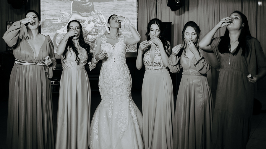 RECEPCAO DE CONVIDADOS DE CASAMENTO REALIZADO NO PARQUE DA PEDREIRA EM MANDAGUARI PARANA E FOTOGRAFADO POR LUCAS DREHER E ALINE DREHER