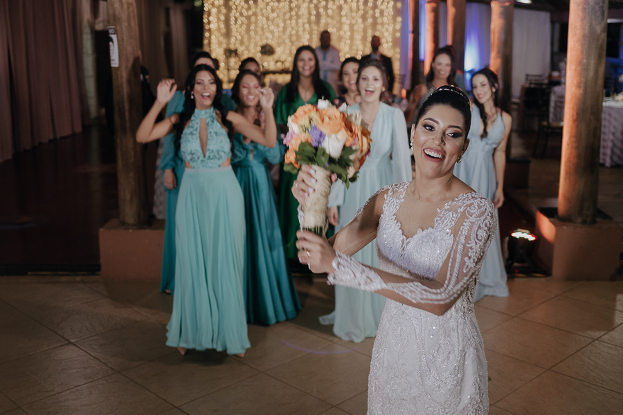 RECEPCAO DE CONVIDADOS DE CASAMENTO REALIZADO NO PARQUE DA PEDREIRA EM MANDAGUARI PARANA E FOTOGRAFADO POR LUCAS DREHER E ALINE DREHER