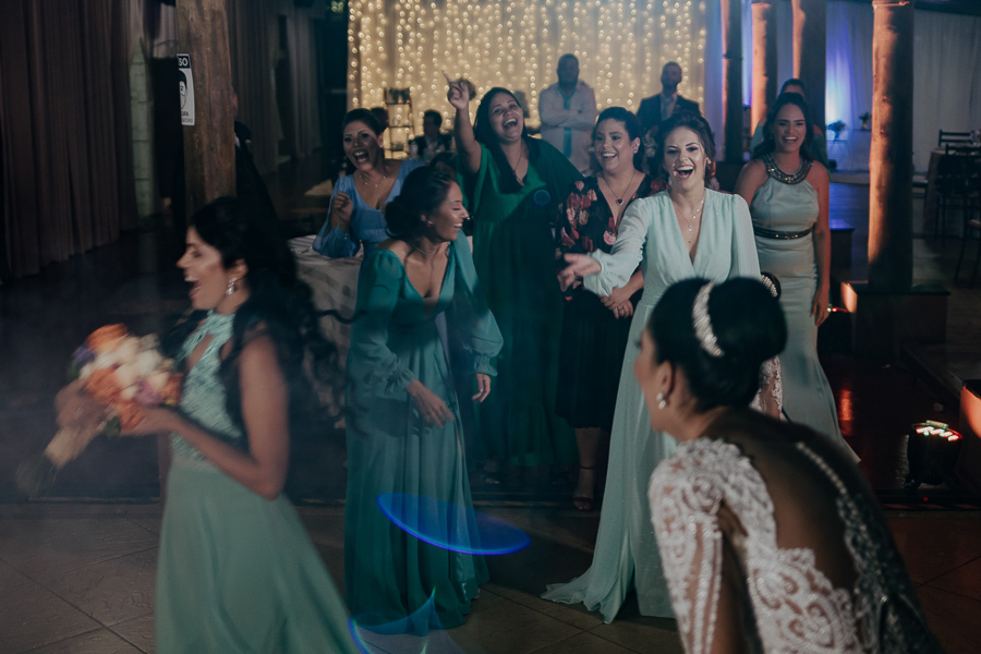 RECEPCAO DE CONVIDADOS DE CASAMENTO REALIZADO NO PARQUE DA PEDREIRA EM MANDAGUARI PARANA E FOTOGRAFADO POR LUCAS DREHER E ALINE DREHER