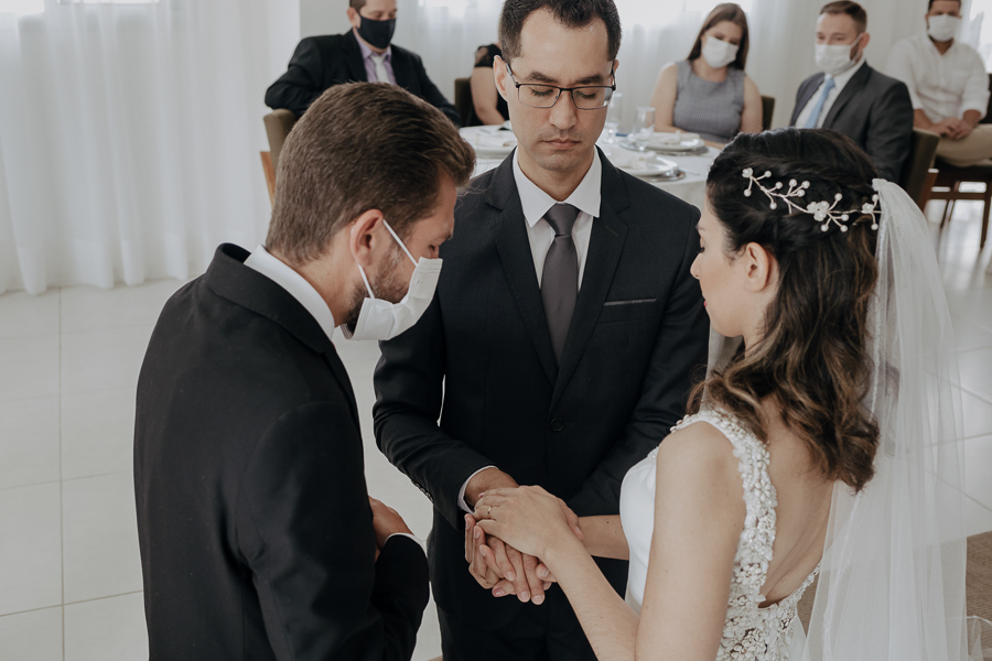 CERIMONIA DE CASAMENTO EMOCIONANTE REALIZADA EM SALAO DE FESTAS EM MARINGA PARANA E FOTOGRAFADO POR LUCAS DREHER E ALINE DREHER