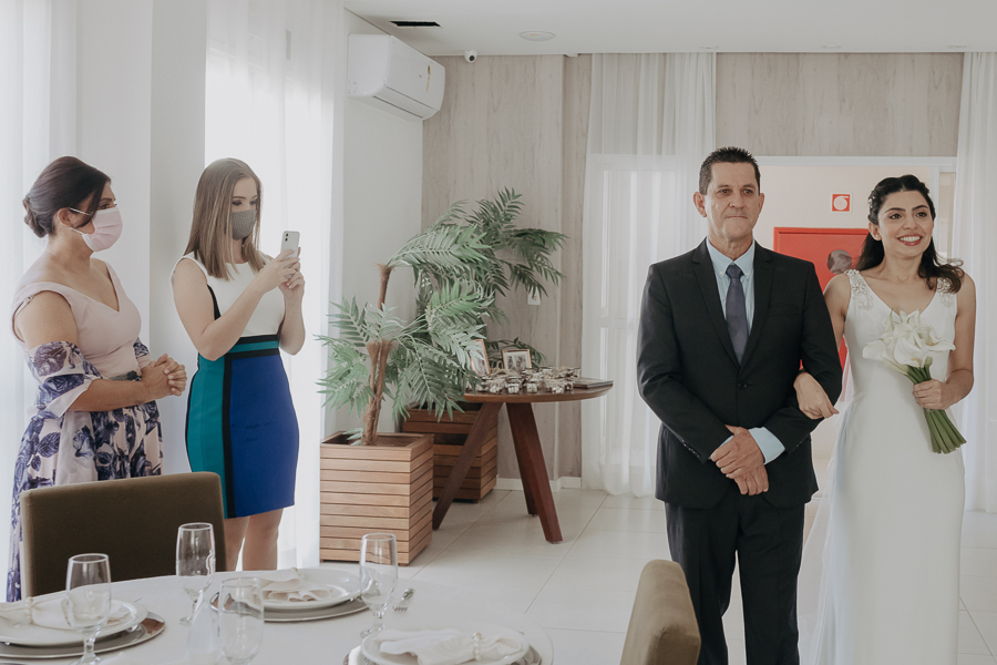 CERIMONIA DE CASAMENTO EMOCIONANTE REALIZADA EM SALAO DE FESTAS EM MARINGA PARANA E FOTOGRAFADO POR LUCAS DREHER E ALINE DREHER