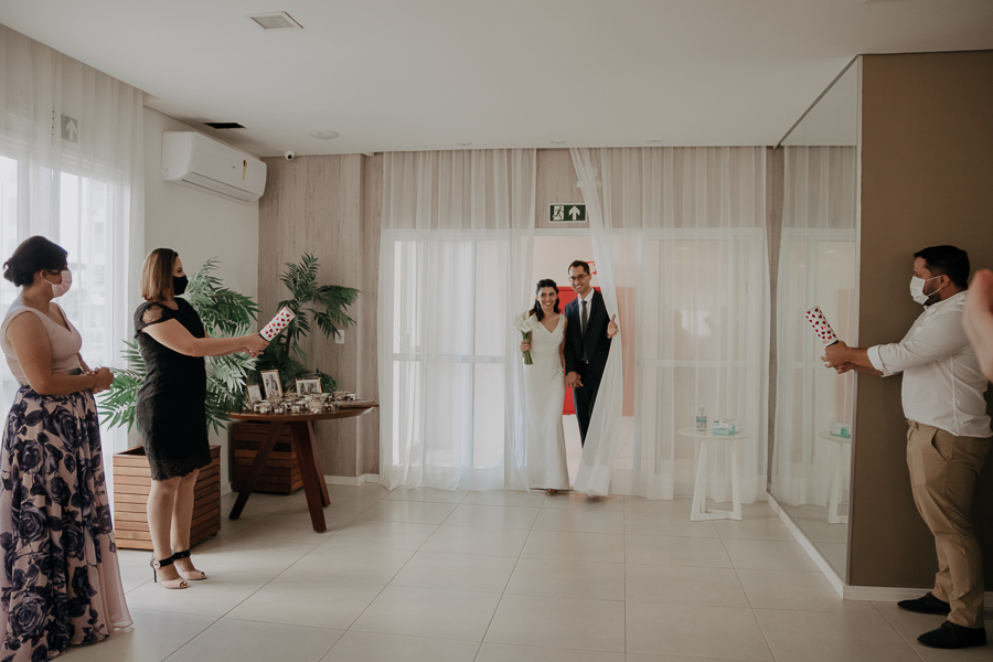 RECEPCAO DE CONVIDADOS DE CASAMENTO REALIZADO EM SALAO DE FESTAS EM MARINGA PARANA E FOTOGRAFADO POR LUCAS E ALINE DRHEER