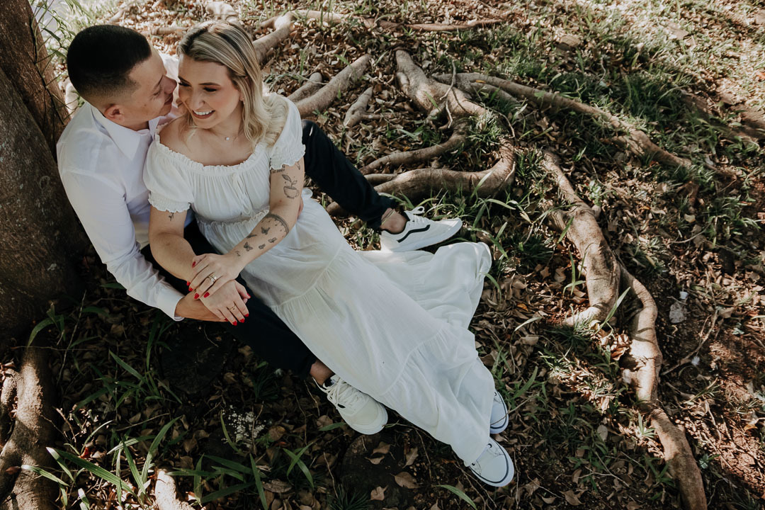 ENSAIO PRE WEDDING COM CASAL ESTILOSO E NOIVA TATUADA REALIZADO NO RECANTO PARAÍSO EM MARINGÁ NO PARANÁ E FOTOGRAFADO POR LUCAS DREHER FOTOGRAFO DE CASAIS