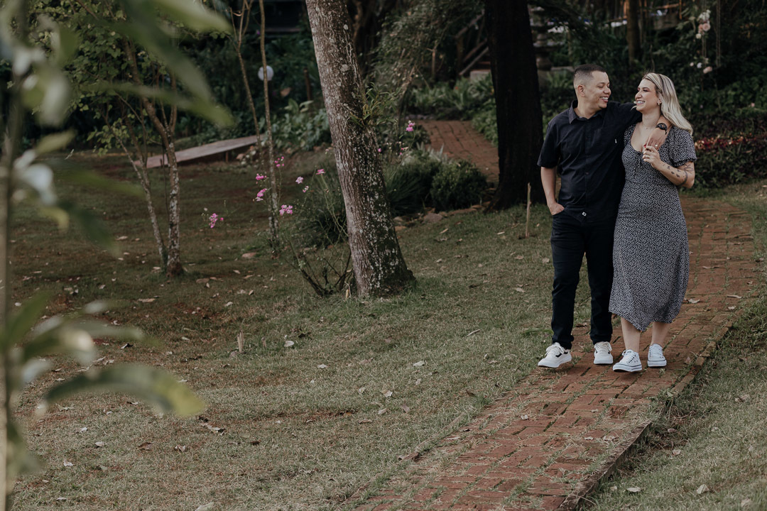 ENSAIO PRE WEDDING COM CASAL ESTILOSO E NOIVA TATUADA REALIZADO NO RECANTO PARAÍSO EM MARINGÁ NO PARANÁ E FOTOGRAFADO POR LUCAS DREHER FOTOGRAFO DE CASAIS