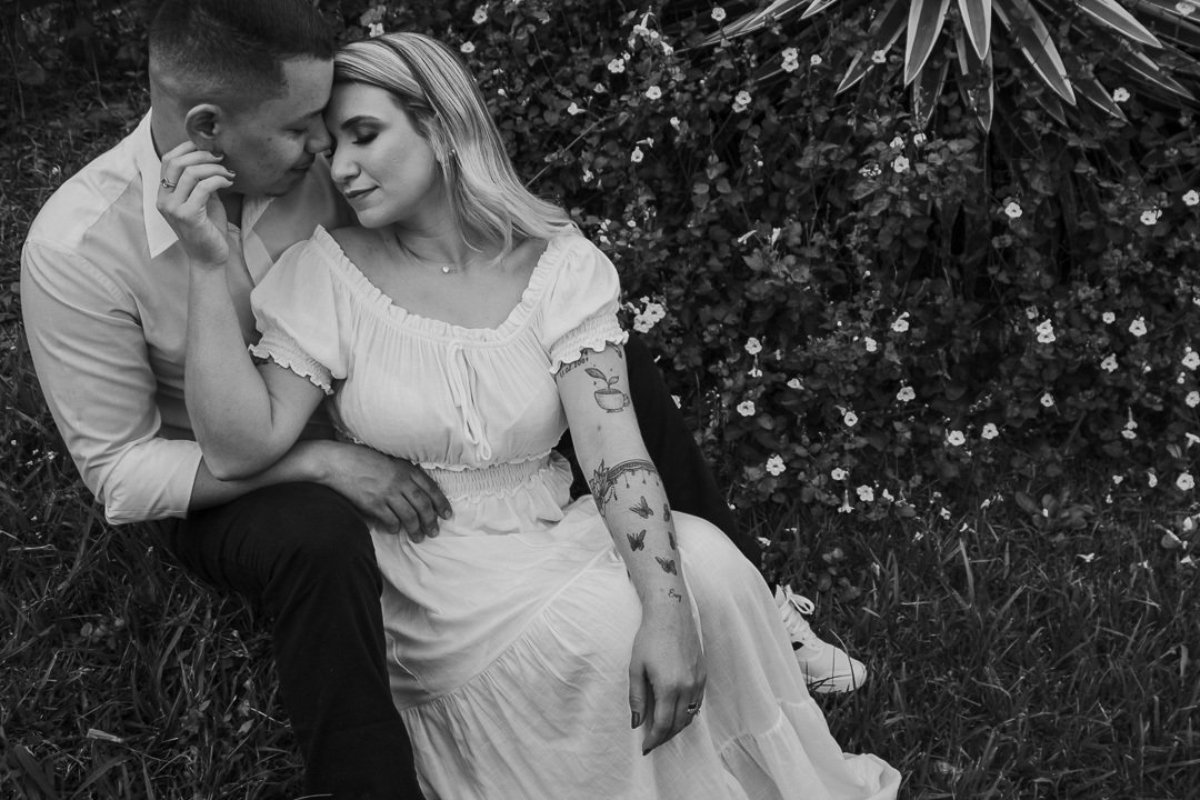 ENSAIO PRE WEDDING COM CASAL ESTILOSO E NOIVA TATUADA REALIZADO NO RECANTO PARAÍSO EM MARINGÁ NO PARANÁ E FOTOGRAFADO POR LUCAS DREHER FOTOGRAFO DE CASAIS