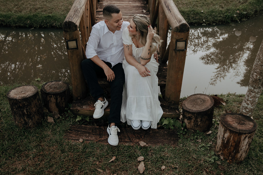 ENSAIO PRE WEDDING COM CASAL ESTILOSO E NOIVA TATUADA REALIZADO NO RECANTO PARAÍSO EM MARINGÁ NO PARANÁ E FOTOGRAFADO POR LUCAS DREHER FOTOGRAFO DE CASAIS
