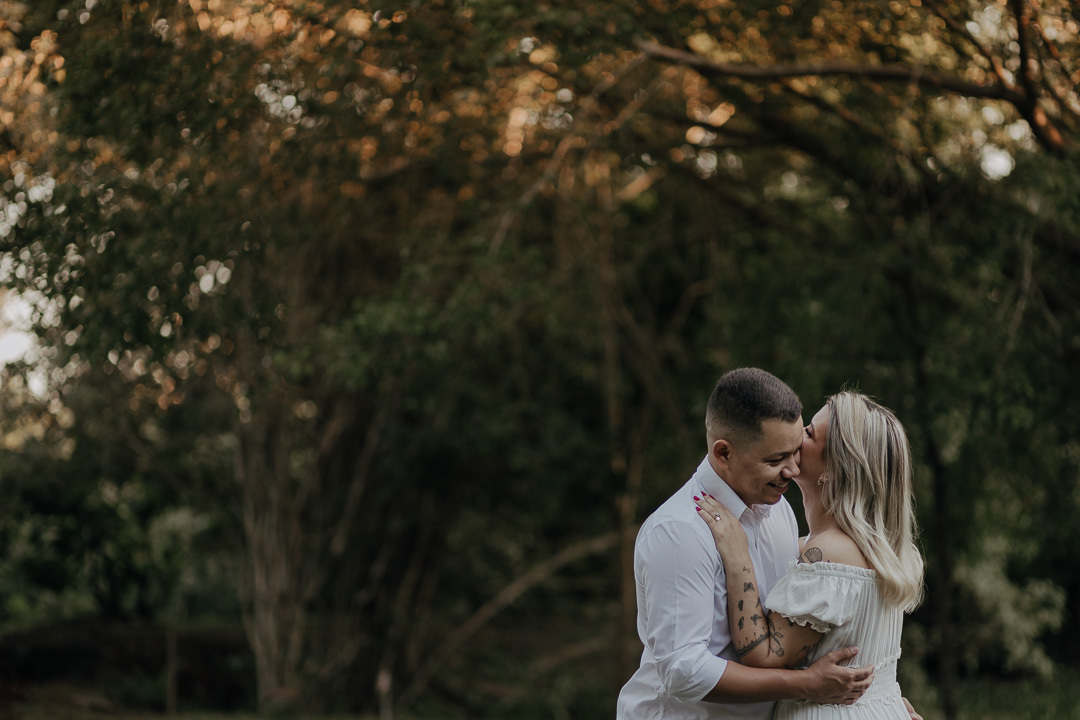 ENSAIO PRE WEDDING COM CASAL ESTILOSO E NOIVA TATUADA REALIZADO NO RECANTO PARAÍSO EM MARINGÁ NO PARANÁ E FOTOGRAFADO POR LUCAS DREHER FOTOGRAFO DE CASAIS