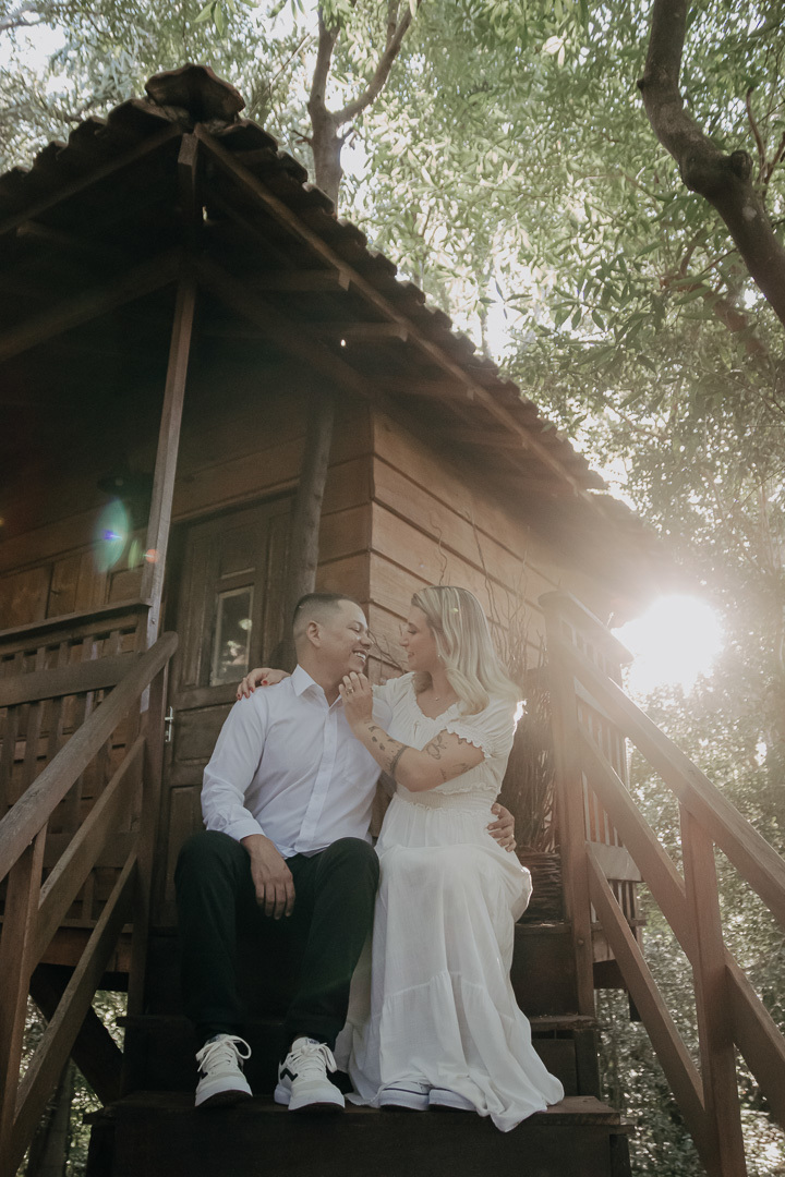 ENSAIO PRE WEDDING COM CASAL ESTILOSO E NOIVA TATUADA REALIZADO NO RECANTO PARAÍSO EM MARINGÁ NO PARANÁ E FOTOGRAFADO POR LUCAS DREHER FOTOGRAFO DE CASAIS