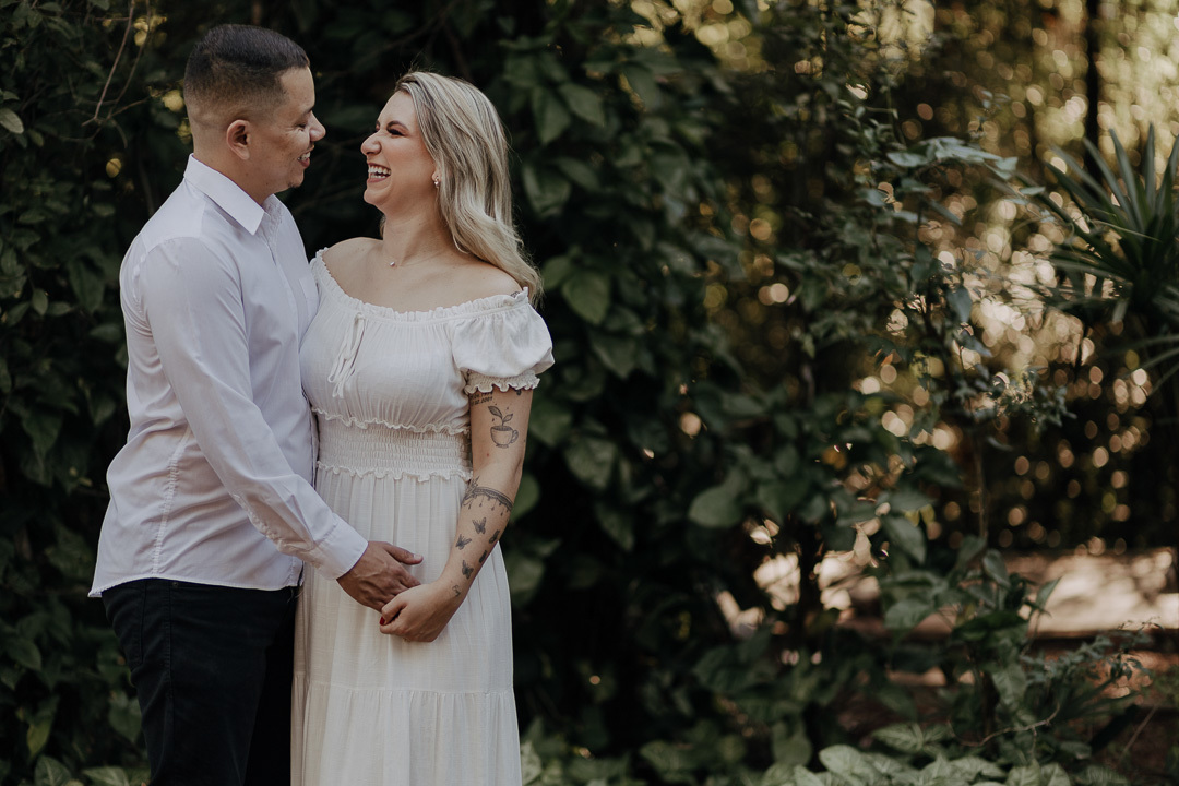 ENSAIO PRE WEDDING COM CASAL ESTILOSO E NOIVA TATUADA REALIZADO NO RECANTO PARAÍSO EM MARINGÁ NO PARANÁ E FOTOGRAFADO POR LUCAS DREHER FOTOGRAFO DE CASAIS