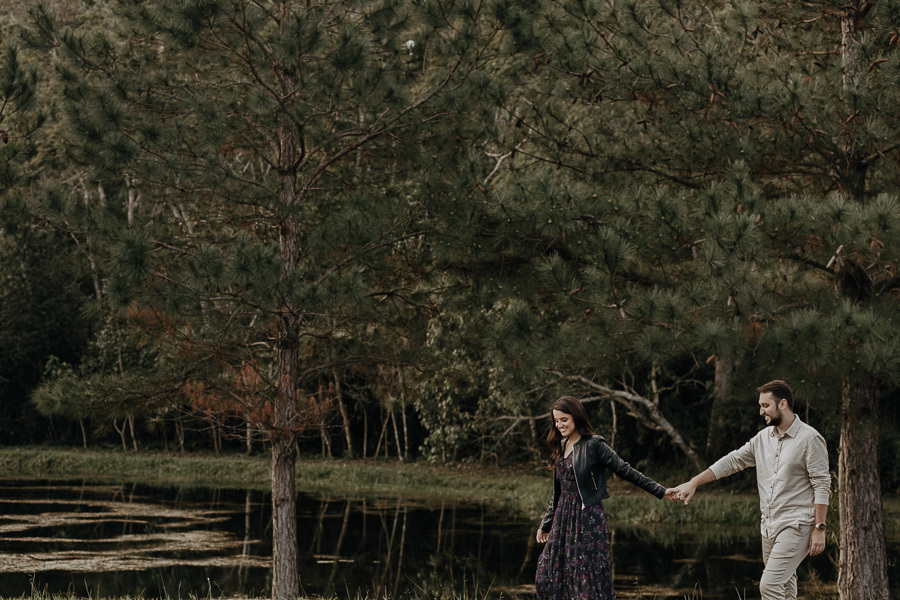 ENSAIO PRE CASAMENTO DA ANA E DO JOAO REALIZADO NO RECANTO PINHAO EM TAMARANA PARANA E FOTOGRAFADO POR LUCAS E ALINE DREHER