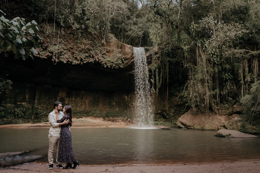 ENSAIO PRE CASAMENTO DA ANA E DO JOAO REALIZADO NO RECANTO PINHAO EM TAMARANA PARANA E FOTOGRAFADO POR LUCAS E ALINE DREHER