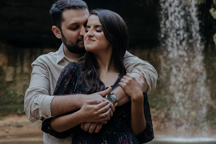ENSAIO PRE CASAMENTO DA ANA E DO JOAO REALIZADO NO RECANTO PINHAO EM TAMARANA PARANA E FOTOGRAFADO POR LUCAS E ALINE DREHER