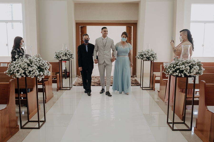 LINDO CASAMENTO COM CERIMÔNIA CATÓLICA REALIZADO NA CAPELA JOÃO PAULO SEGUNDO EM SARANDI NO PARANA E FOTOGRAFADO POR LUCAS DREHER E ALINE DREHER
