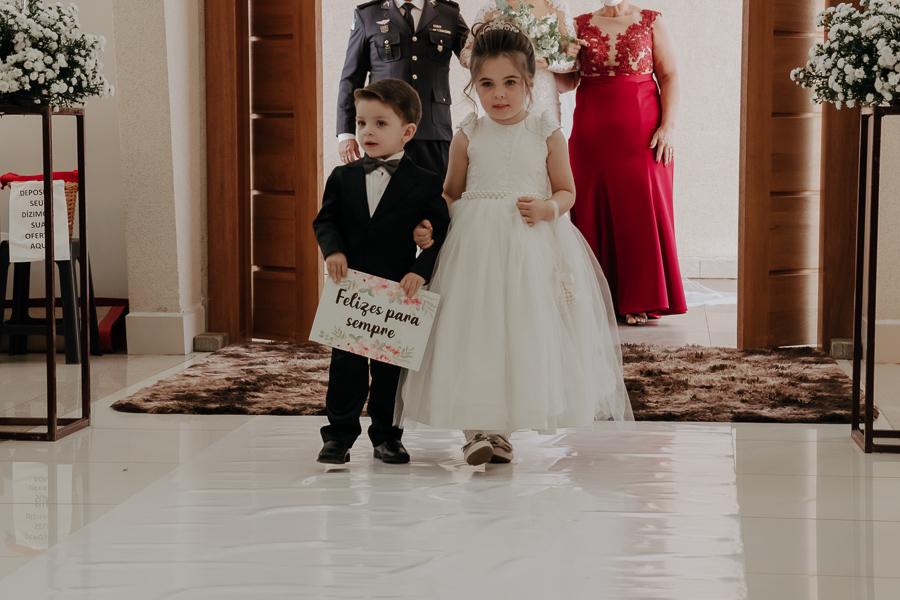 LINDO CASAMENTO COM CERIMÔNIA CATÓLICA REALIZADO NA CAPELA JOÃO PAULO SEGUNDO EM SARANDI NO PARANA E FOTOGRAFADO POR LUCAS DREHER E ALINE DREHER