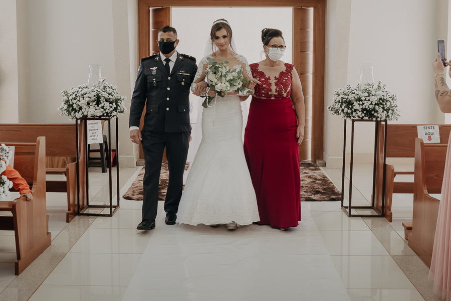 LINDO CASAMENTO COM CERIMÔNIA CATÓLICA REALIZADO NA CAPELA JOÃO PAULO SEGUNDO EM SARANDI NO PARANA E FOTOGRAFADO POR LUCAS DREHER E ALINE DREHER