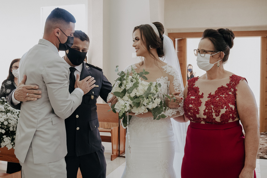 LINDO CASAMENTO COM CERIMÔNIA CATÓLICA REALIZADO NA CAPELA JOÃO PAULO SEGUNDO EM SARANDI NO PARANA E FOTOGRAFADO POR LUCAS DREHER E ALINE DREHER