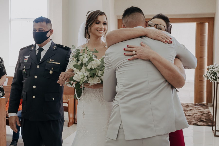 LINDO CASAMENTO COM CERIMÔNIA CATÓLICA REALIZADO NA CAPELA JOÃO PAULO SEGUNDO EM SARANDI NO PARANA E FOTOGRAFADO POR LUCAS DREHER E ALINE DREHER